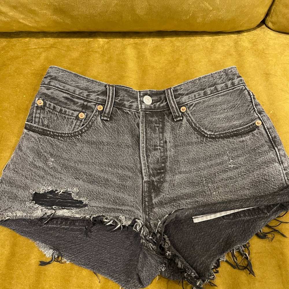 Levis wedgie shorts - size 25